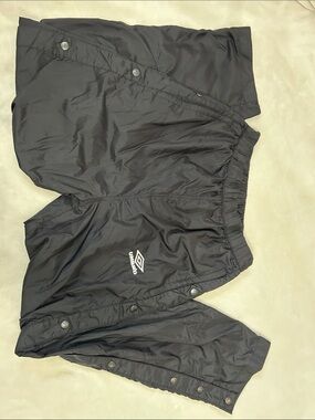 Umbro Snap Pants with zipper pockets and adjustable waist!!